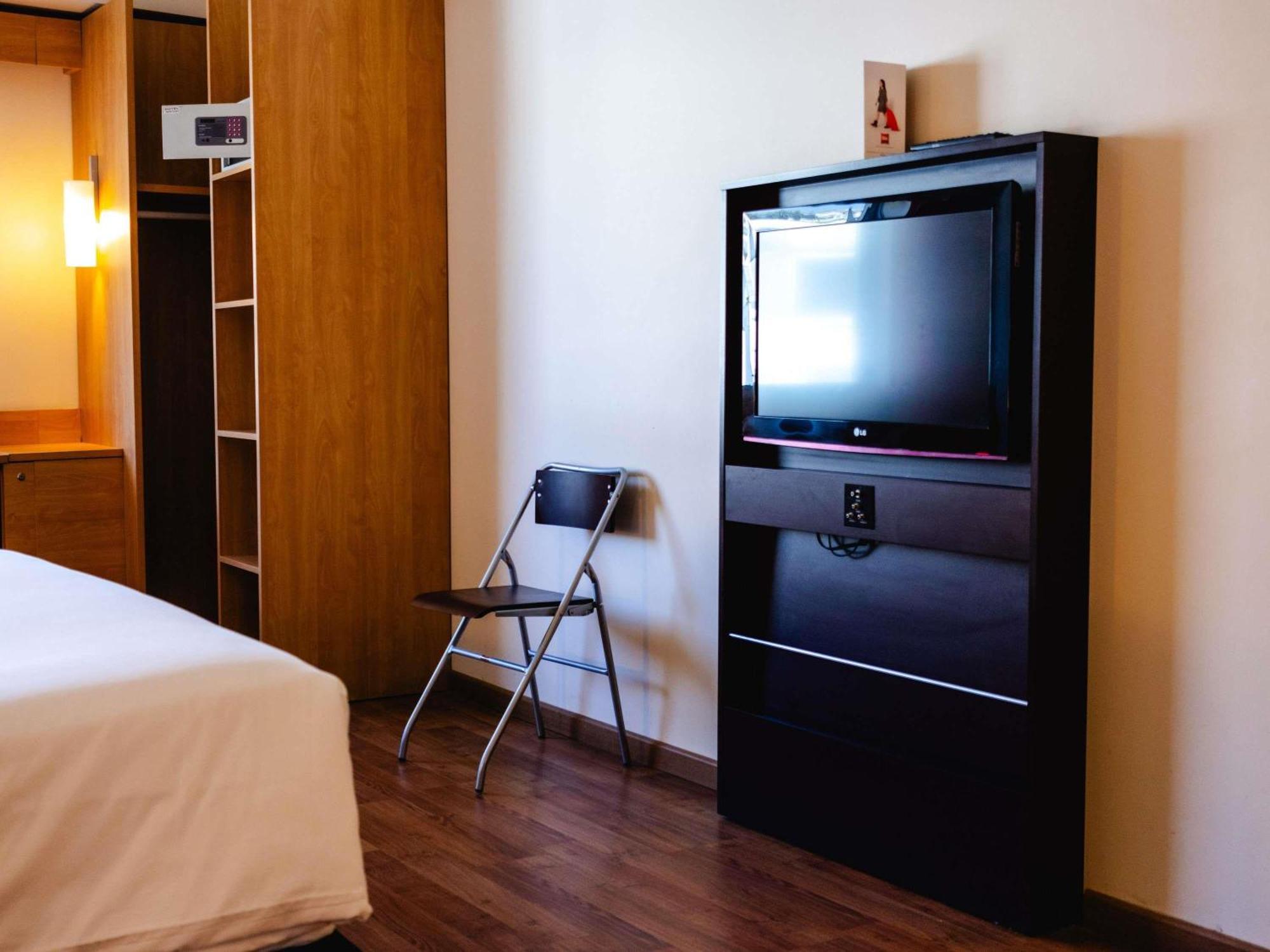 Ibis Hotel 3*